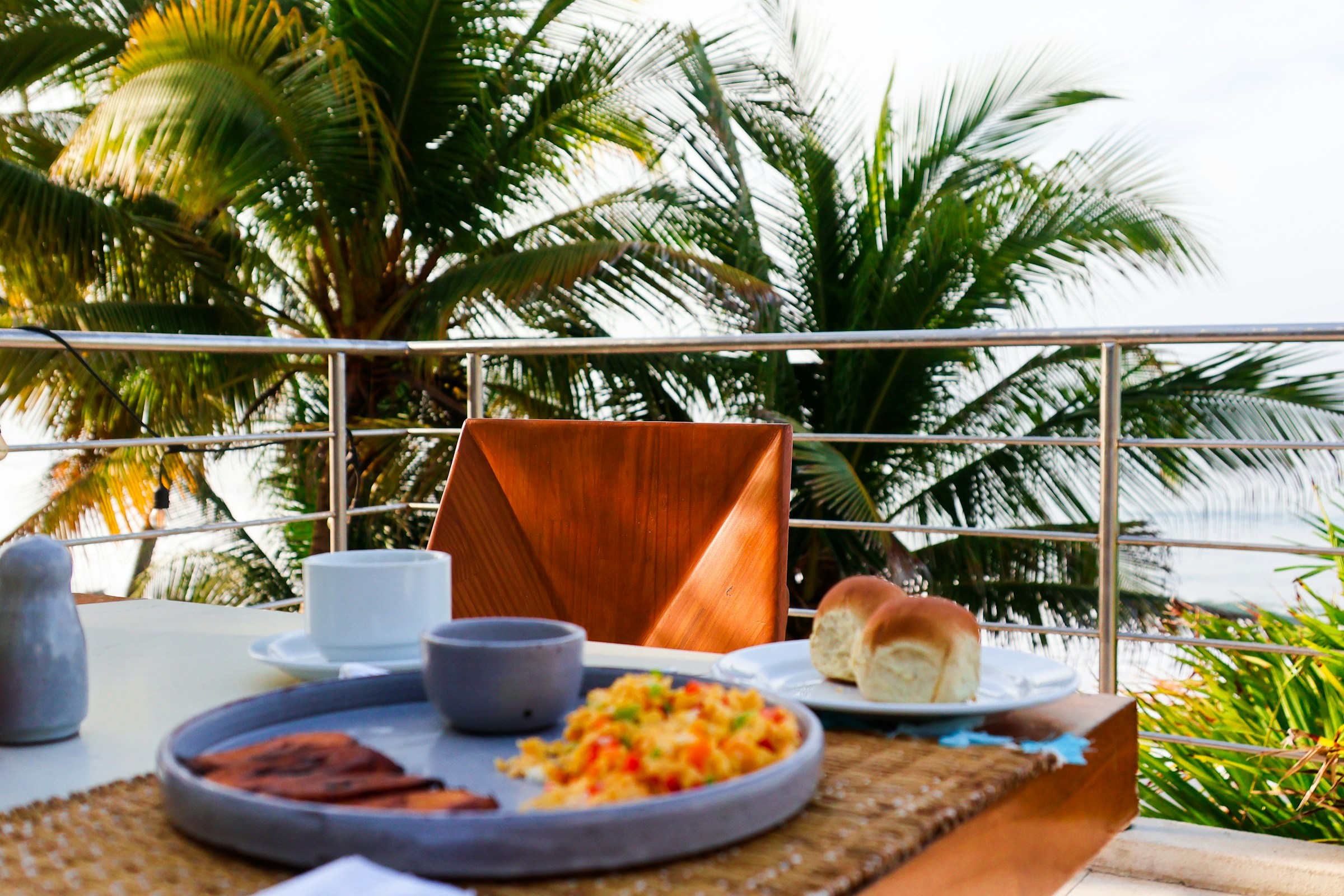 Routines du matin à St Barth : café, croissants et quiétude